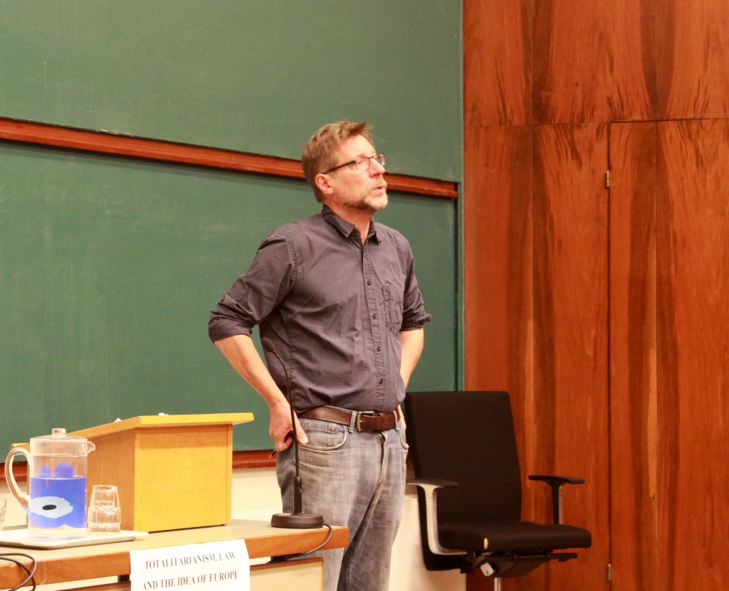 Keynote speaker professor Peter Fritzsche giving a lecture.