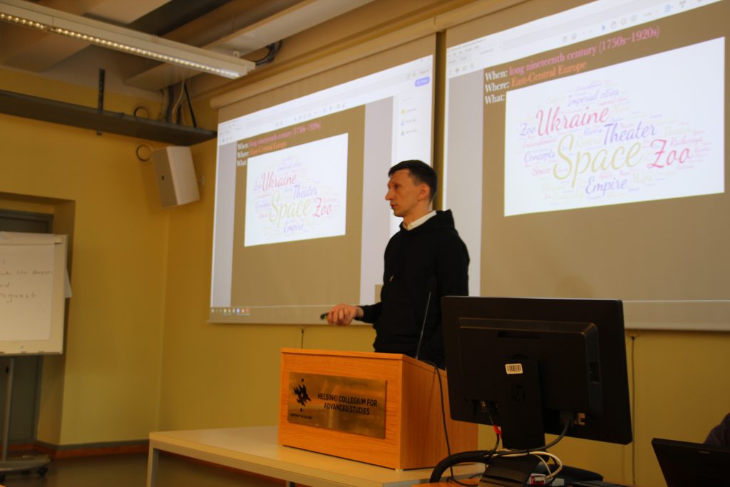 Anton Kotenko giving a talk at the HCAS orientation week in September 2022
