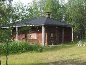 Thiede's gold prospector hut, situated next to the Gold Prospector Museum. A rare survivor of the Lapland War. Photo: Suzie Thomas, August 2015.