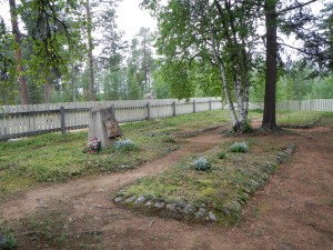 Russian PoW graveyard at Ivalo / Venäläisten sotavankien hautausmaa Ivalossa (Photograph: Oula Seitsonen).