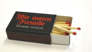 Matchbox used for as advertisement of "Wir waren freunde" exhibition, later banned by the municipality (Kuva: Bikka Puoskari / Yle).