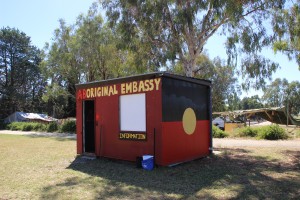 Aboriginaalien telttalähetystö. Tämä infopiste tuhopoltettiin vuonna 2003.