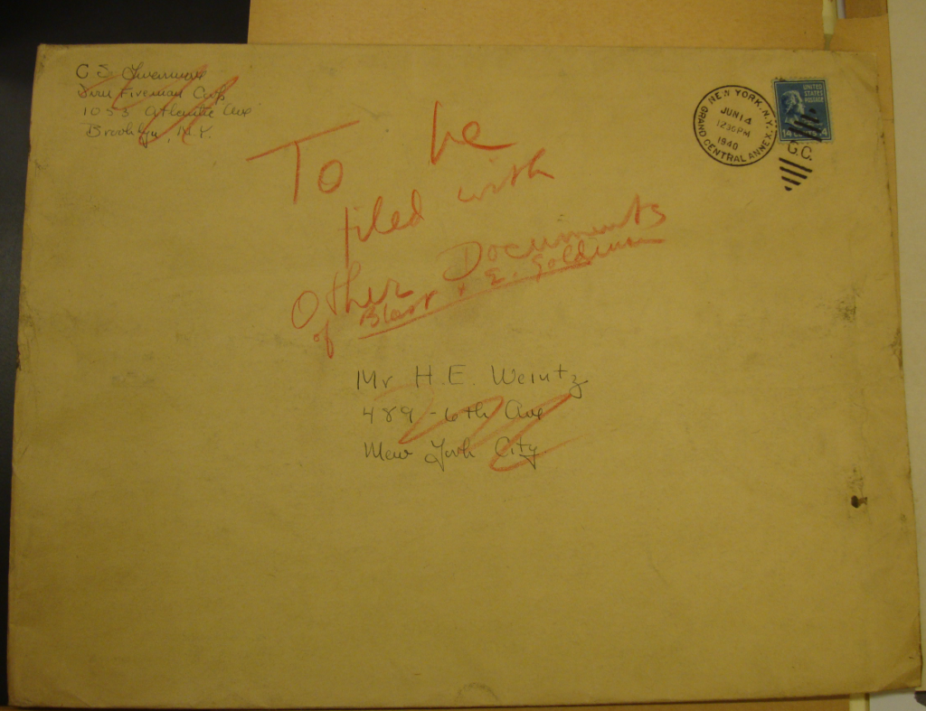 Fig 3a: Color photo of brown envelope. Sender’s and reciever’s address’ are crossed out with red pen. Text “To be filed …” is written in red. Blue 14 cents US stamp in upper right corner with a post-office stamp stating “New York N.Y. Grand Central Annex, Jun 14, 1940, 12.36 pm.” Additional stamp with letters “G. C.”