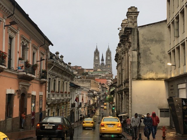 Quiton-keskusta-sateisena-päivänä